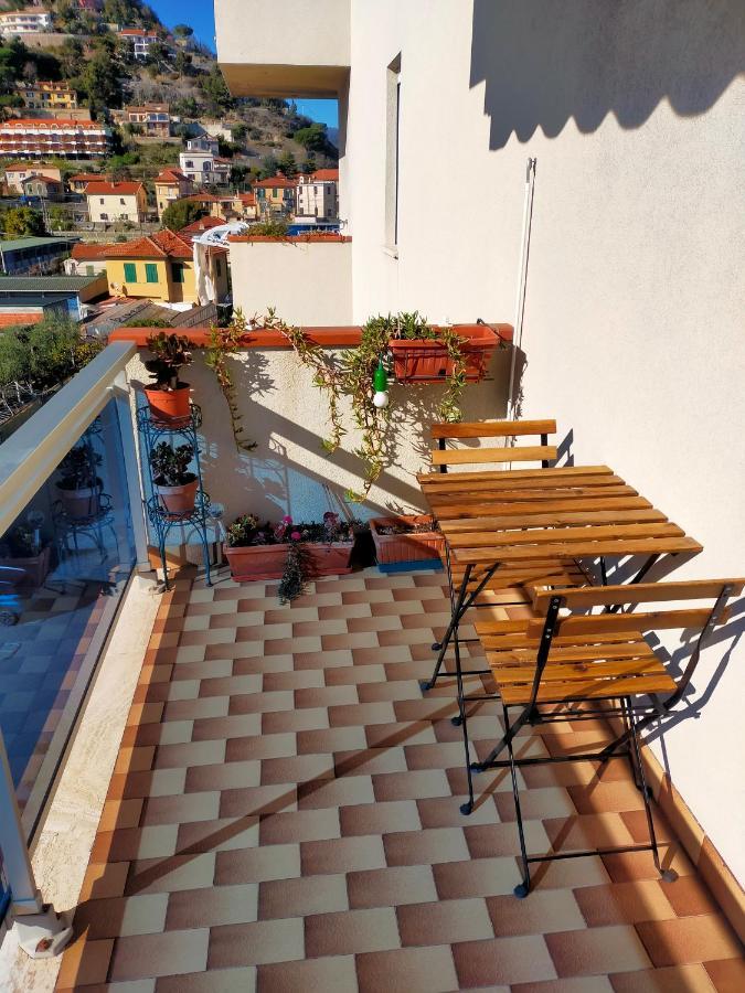 Appartamento Riviera Trilocale Wifi E Parcheggio Privato Ventimiglia Exterior foto
